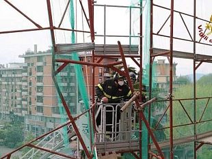 cade-da-un-ponteggio-operaio-allospedale-in-codice-rosso