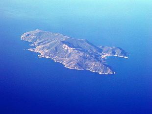 concordia-in-toscana-sullisola-del-giglio-resta-lombra-sottomarina