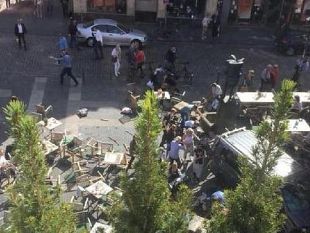 furgone-sulla-folla-in-germania-morti-e-feriti