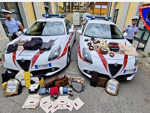 in-casa-pelletteria-profumi-e-orologi-per-30mila-euro