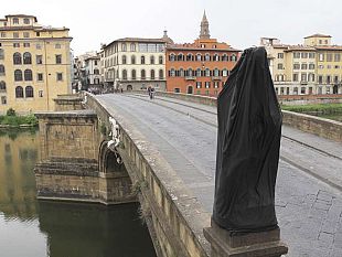 un-drappo-nero-contro-lisis