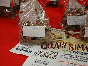 biscotti-croccanti-stamattina-al-mercato-centrale-per-lospedale-pediatrico-meyer