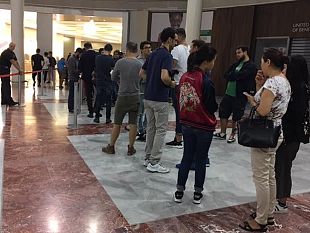 esce-iphone7-in-fila-a-i-gigli-di-firenze-apple-offre-la-colazione
