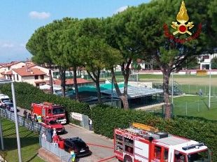 a-fuoco-i-pannelli-fotovoltaici-scuola-evacuata