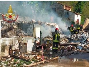 crolla-palazzina-2-morti-a-lucca