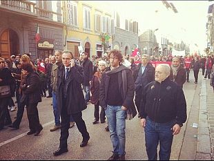 b211141556-giornata-europea-contro-l-austerity-cgil-e-cobas-in-corteo-a-firenze