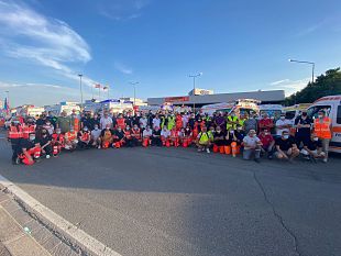 le-sirene-delle-ambulanze-davanti-allo-stabilimento-gkn