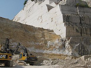 morto-in-cava-a-carrara-cgil-chiede-il-reato-di-omicidio-sul-lavoro