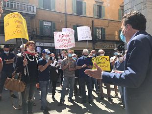 lippica-toscana-protesta-in-piazza-a-pisa