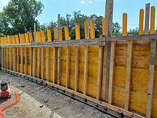 si-lavora-sul-muro-di-sponda-a-cascine-del-riccio