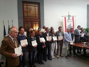 olio-extravergine-di-toscana-produzione-prezzo-la-mosca-e-il-consumo