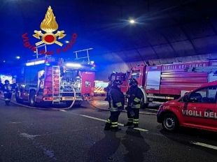 a1-stamani-camion-a-fuoco-in-galleria