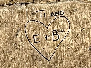 scrive-ti-amo-sul-ponte-vecchio-studentessa-denunciata