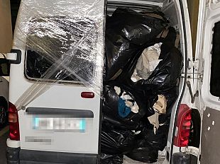 trasportano-illegalmente-10-quintali-di-scarti-tessili