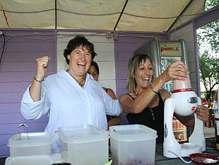 b207161929-socialkiosko-la-frutta-invenduta-diventa-frullati-e-frappe