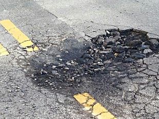 b402131653-firenze-il-cratere-su-via-d-annunzio-ammortizzatori-in-crisi