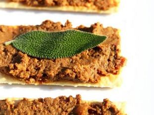 b102061359-sull-uscio-di-cucina-crostini-di-fegatini-di-pollo