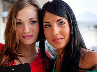 b107031933-white-party-la-prima-festa-in-bianco-della-stagione