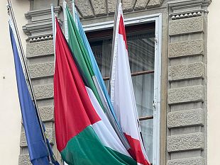bandiera-palestinese-sul-palazzo-della-regione-scoppia-la-polemica