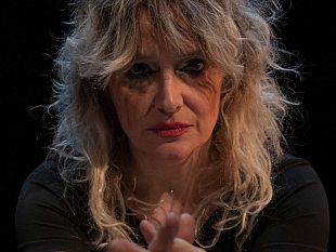 guerrilla-girl-apre-la-stagione-del-teatro-delle-donne