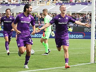 gudmundsson-regala-la-prima-vittoria-ai-viola