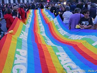 video-fiaccolata-per-la-pace-stasera-a-firenze