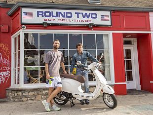 una-vespa-a-los-angeles-nelle-mani-di-sean