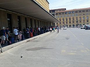 taxi-a-santa-maria-novellagestione-degli-spazi-tra-conducenti-e-tassisti