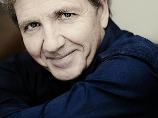 torna-sullarengario-una-statua-di-cera-di-urs-fischer