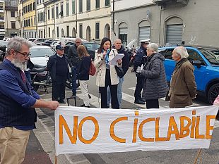 via-toselli-contestazione-alla-pista-ciclabile