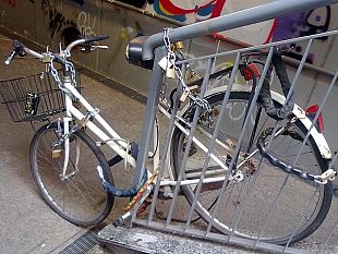 b305111227-allarme-sicurezza-o-monumento-ai-ladri-di-biciclette