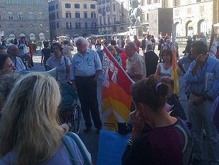 b110040106-residenza-sanitaria-le-civette-protesta-a-palazzo-vecchio