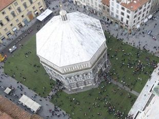 b011151451-viaggi-nel-tempo-in-piazza-duomo-a-firenze