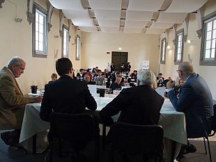 anteprima-vini-della-costa-toscana-folla-alla-degustazione