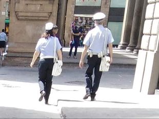 tour-turistici-fermati-quattro-veicoli-abusivi