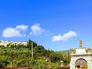 galluzzo-la-statua-decapitata-allingresso-del-paese