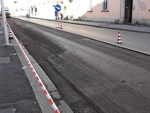 via-delle-cinque-vie-arriva-il-nuovo-asfalto