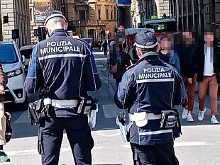 prelevano-con-carte-di-credito-rubate-1100-euro-in-biglietti-da