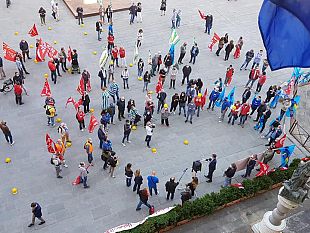 sicurezza-sul-lavoro-flash-mob-cgil-cisl-uil-in-piazza-signoria