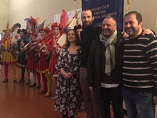 corteo-storico-della-repubblica-fiorentina-e-del-calcio-storico-restaurate-21-bandiere