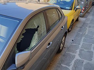 via-ghibellina-raid-notturno-auto-con-vetri-spaccati