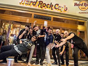 hard-rock-cafe-firenze-in-gara-dieci-bartender-vince-il-cocktail-perfetto