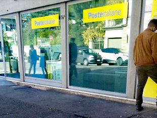 poste-invita-a-usare-gli-atm-postamat