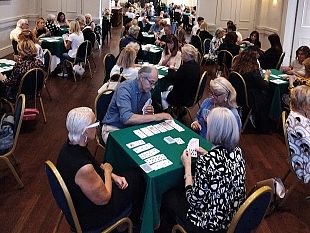 le-carte-si-tingono-di-solidarieta-burraco-in-favore-della-vab