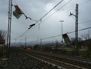 vento-forte-danni-ingenti-trasporti-bloccati-e-toscana-in-emergenza