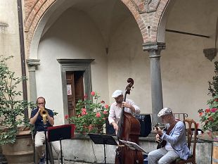 la-toscana-che-non-ti-aspetti-tra-gusto-stelle-e-note-jazz