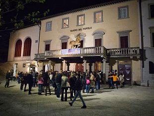 firenze-si-illumina-di-rosso