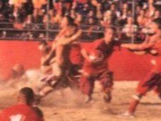 a606111240-calcio-storico-fiorentino-bianchi-vs-azzurri-aprono-la-stagione-2006