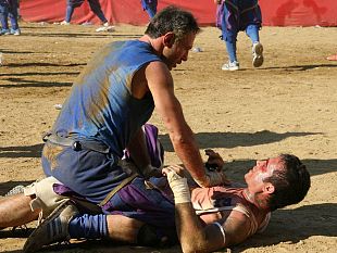 b307011449-la-finale-di-calcio-storico-2013-va-agli-azzurri-di-santa-croce-foto