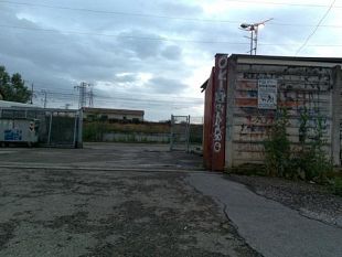 b101011850-quaracchi-incendio-distrugge-capannone-salvo-il-gruppo-di-nomadi